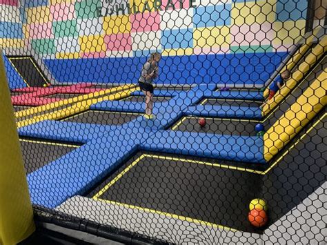 trampoline park in savannah ga.